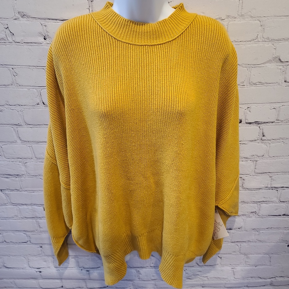 ZENANA ROUND NECK OVERSIZED SWEATER SIZE S
